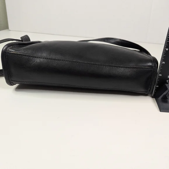 Wilson Pelle Studio Black Leather Crossbody Bag - Picture 4 of 15